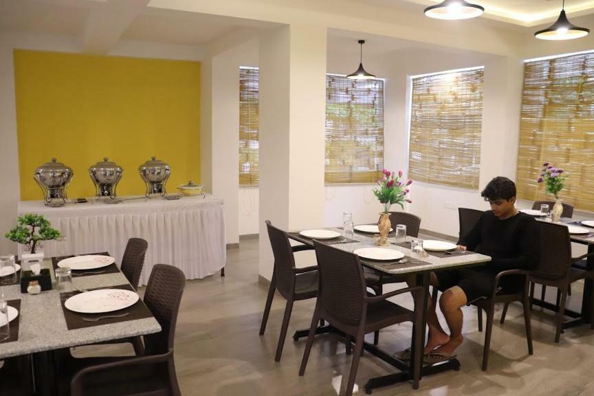 Emerald Vista Luxury Suites Poona Buitenkant foto