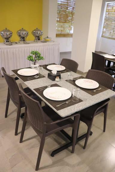 Emerald Vista Luxury Suites Poona Buitenkant foto
