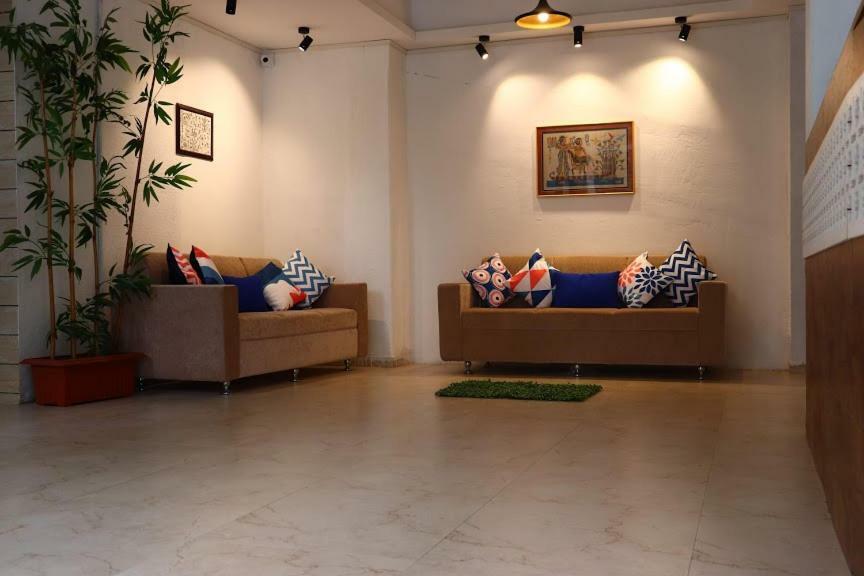 Emerald Vista Luxury Suites Poona Buitenkant foto